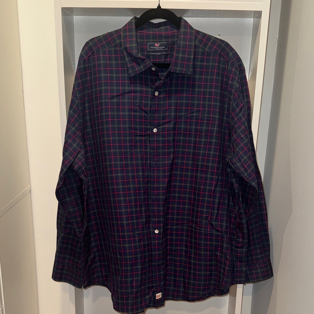 Vineyard Vines Classic Fit Murray Shirt in Navy, Red and Green